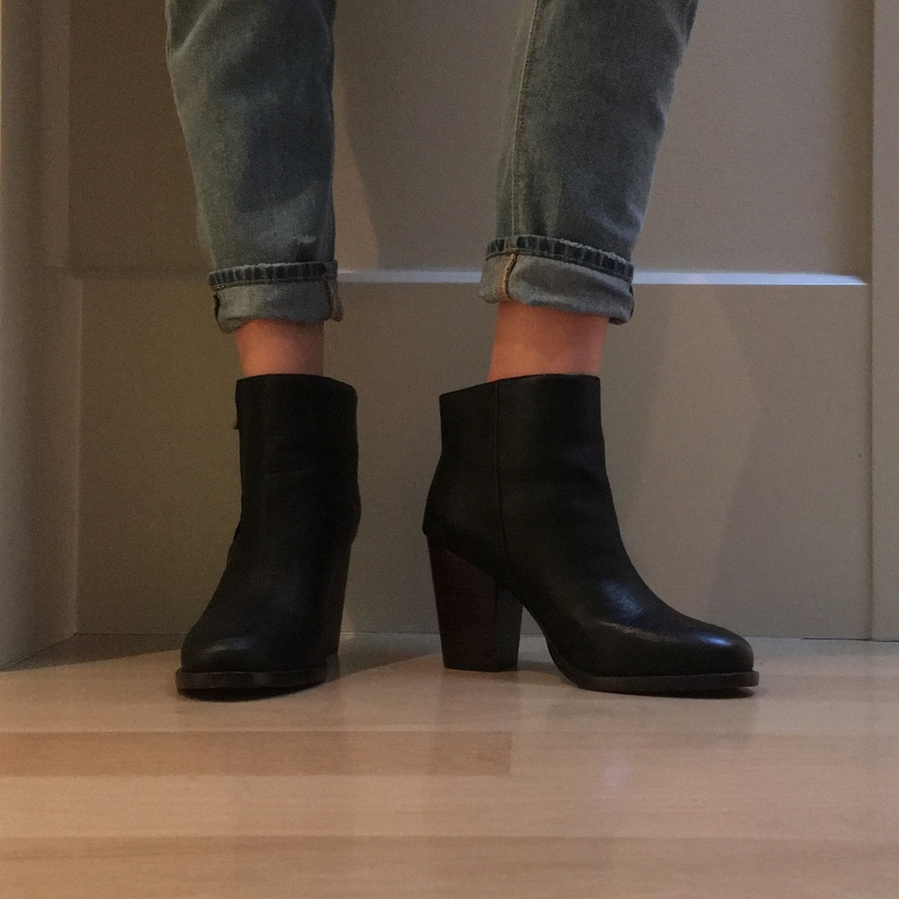 NWOT Urban Outfitters black bootie - Picture 1 of 6